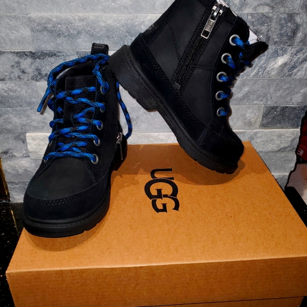 Brand new UGG robley weatherproof kids boot